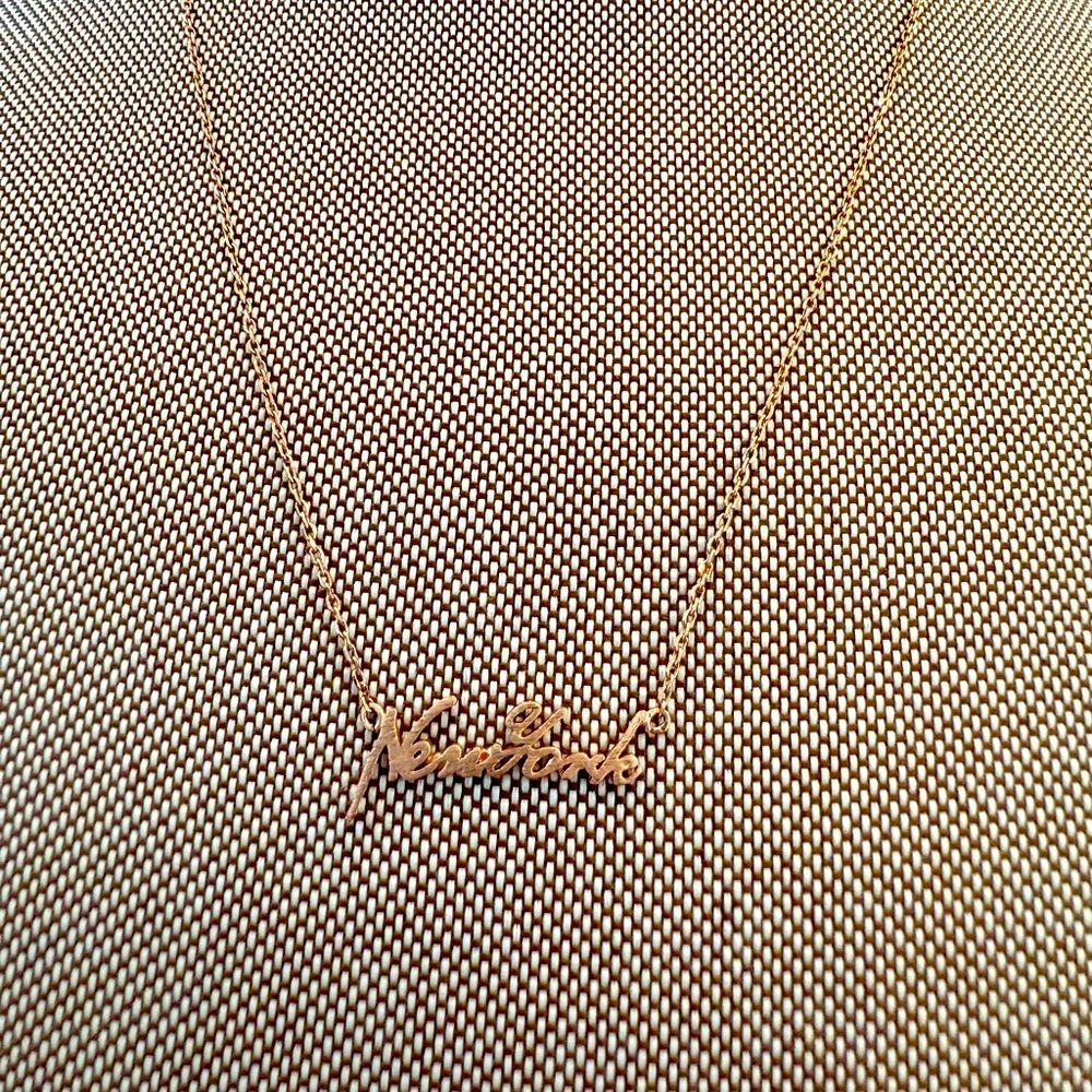 Short and dainty “Newyork” necklace